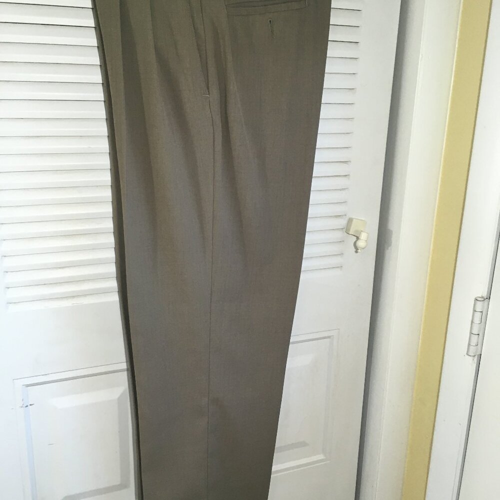 sz 36 x 32 Claiborne tan pleated wrinkle free cuffed dress pants